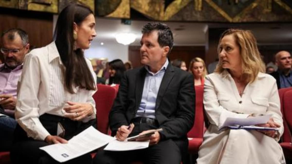 Scandal și demisii în tabăra reziștilor, din cauza lui Lasconi. Fosta primăriță-pompier Clotilde Armand a luat foc