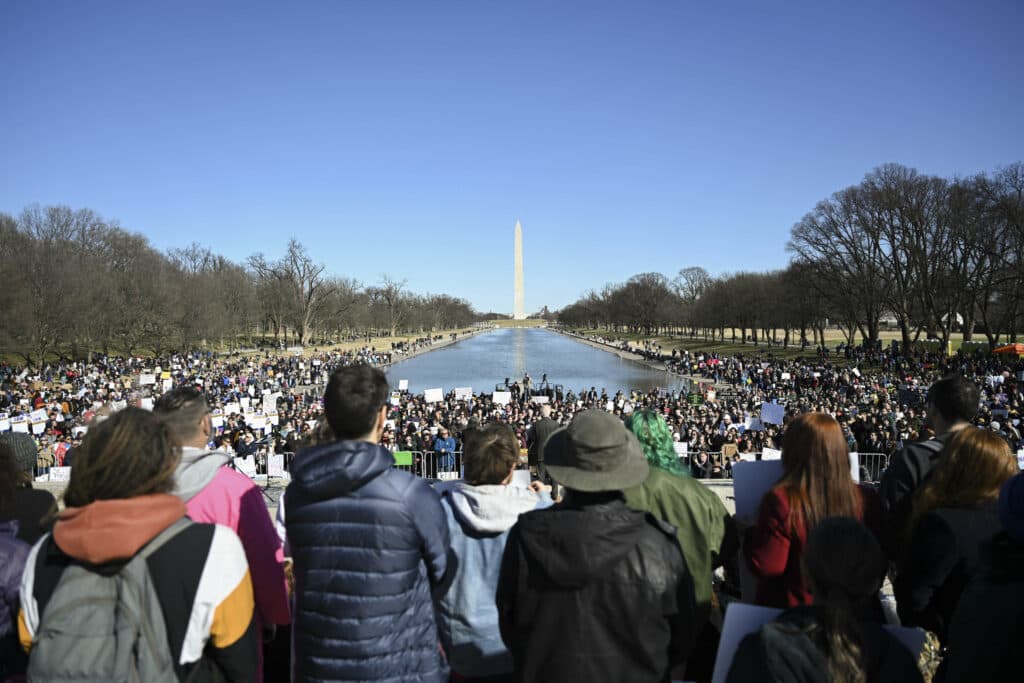 Vor fi create cu 7 milioane de locuri de muncă în minus față de prognoza inițială pentru anul 2025