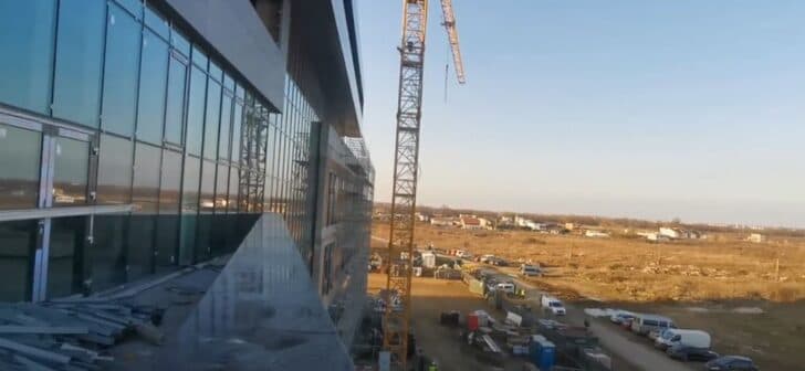 Un bătrân de 70 de ani lovește pe bandă rulantă într-un santier din Timișoara