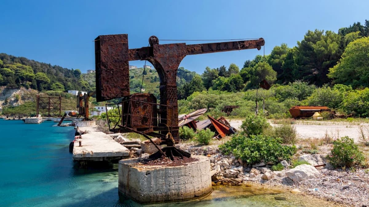 Insula interzisă a Europei. Un trecut sumbru din vremea Războiului Rece și un prezent misterios Insula interzisă a Europei. Un trecut sumbru din vremea Războiului Rece și un prezent misterios