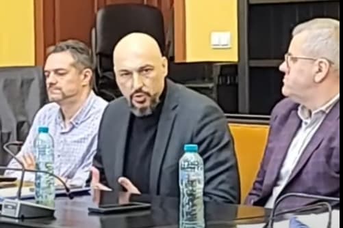 Ionuț-Bogdan Cărăușu cere interzicerea păcănelelor la Botoșani: „Câți bani valorează viața unui botoșănean?" Ionuț-Bogdan Cărăușu cere interzicerea păcănelelor la Botoșani: „Câți bani valorează viața unui botoșănean?"