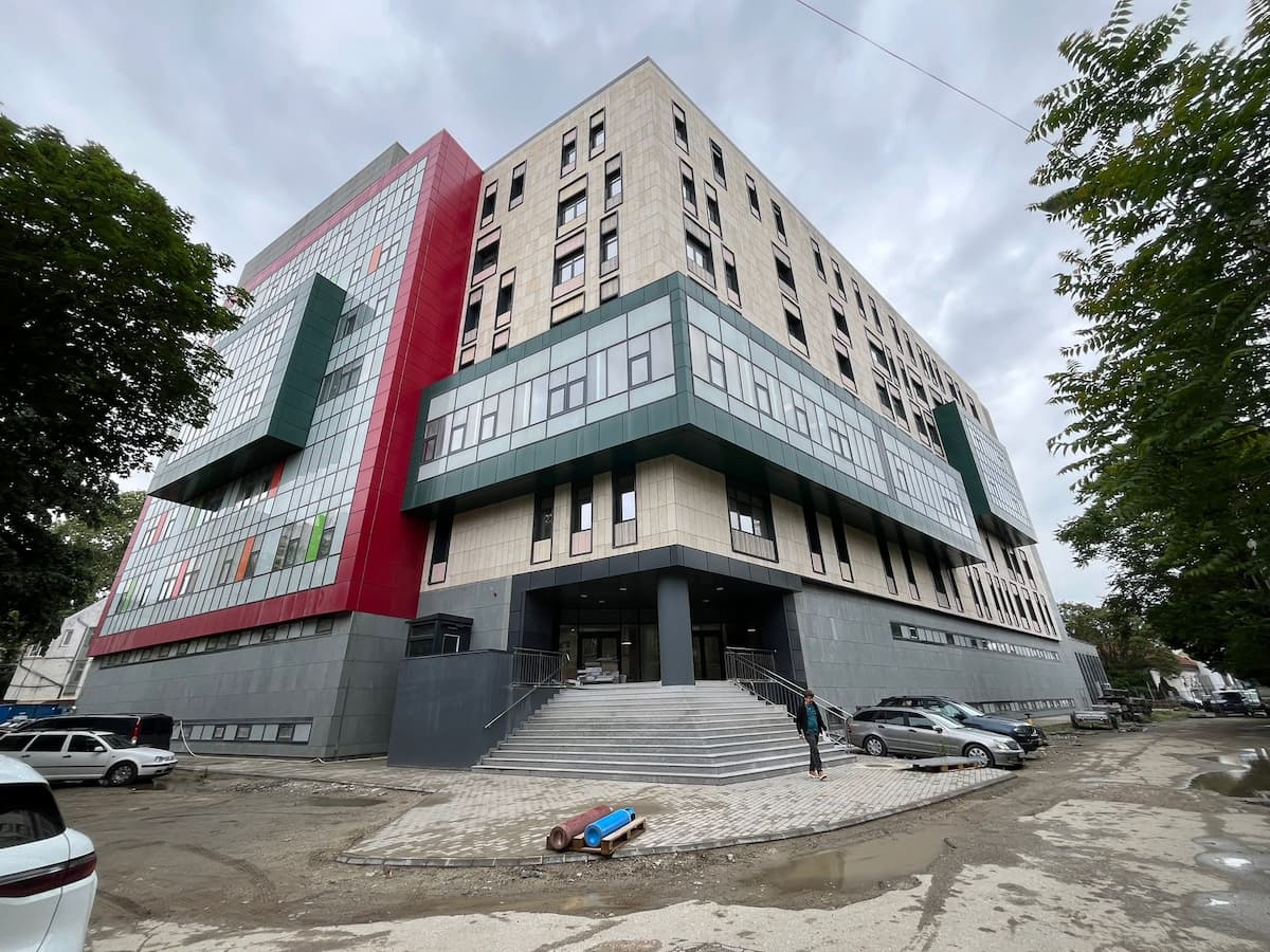 Clădirea spitalului pentru copii Louis Țurcanu din Timișoara, în construcție Clădirea spitalului pentru copii Louis Țurcanu din Timișoara, în construcție