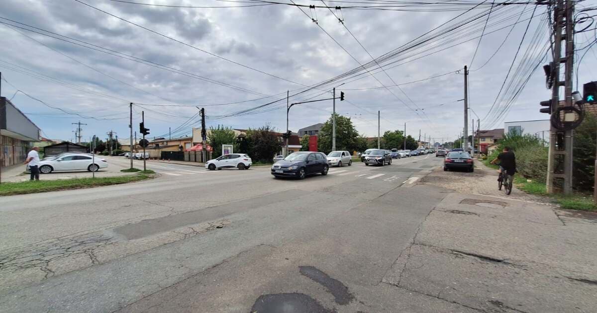 „Telenovela” stâlpilor de pe DJ 691 continuă: Nica spune că, deși predați, nu au fost scoși de sub tensiune „Telenovela” stâlpilor de pe DJ 691 continuă: Nica spune că, deși predați, nu au fost scoși de sub tensiune